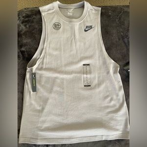 Nike dri-fit RUN sleeveless tee gray/light purple color. Women’s medium